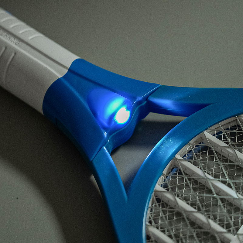 FF-108 odnímateľná olovená LED baterka 250 mAh so zástrčkovou elektrickou plácačkou na komáre FF-108 odnímateľná olovená LED baterka 250 mAh so zástrčkovou elektrickou plácačkou na komáre