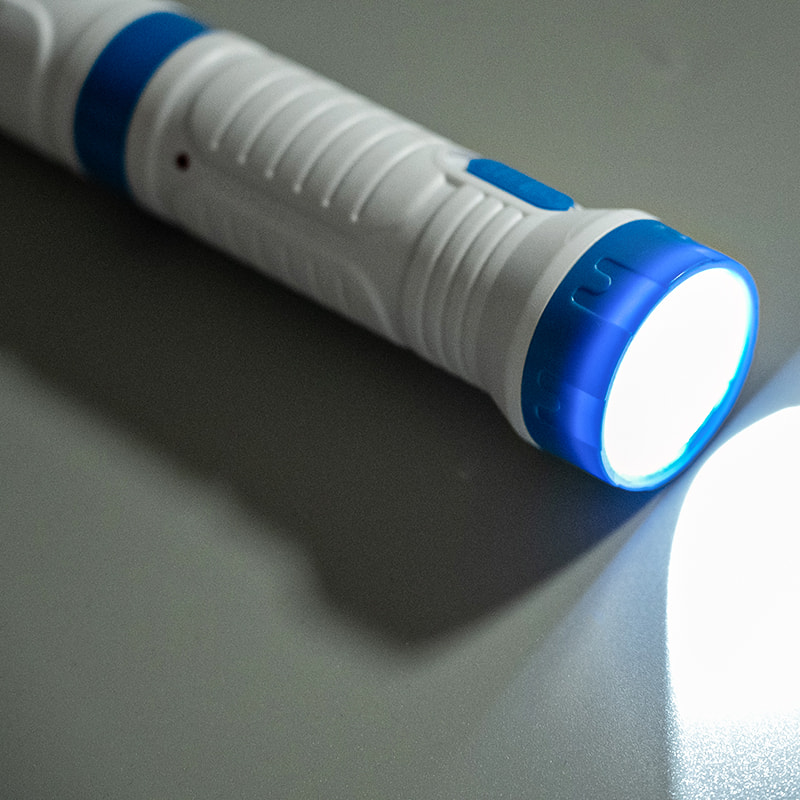 FF-108 odnímateľná olovená LED baterka 250 mAh so zástrčkovou elektrickou plácačkou na komáre FF-108 odnímateľná olovená LED baterka 250 mAh so zástrčkovou elektrickou plácačkou na komáre