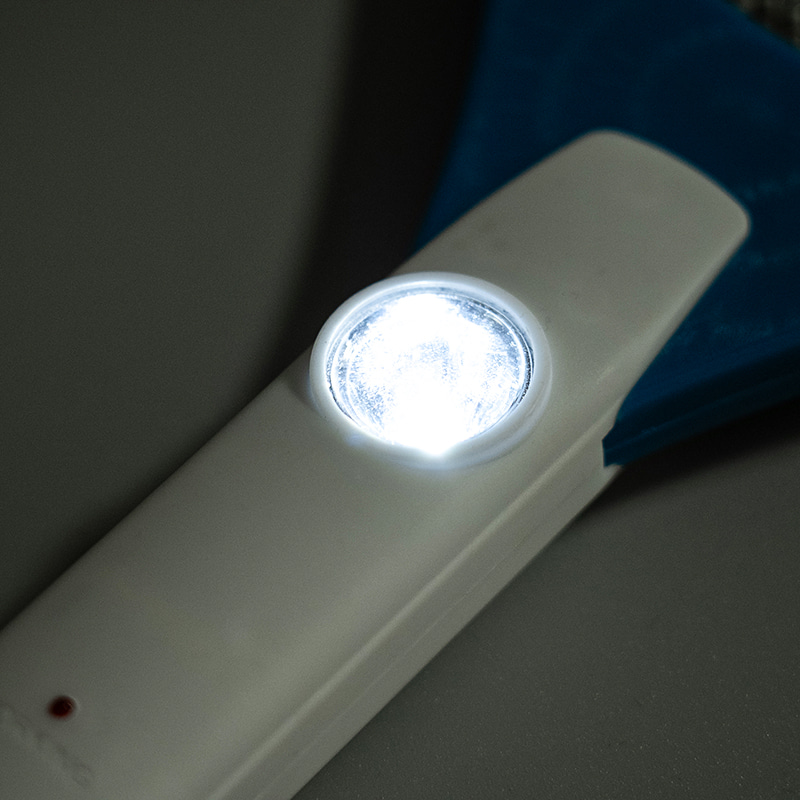 FF-678 3-farebná LED so zástrčkou olovenou batériou 400mAh elektrická plácačka na komáre FF-678 3-farebná LED so zástrčkou olovenou batériou 400mAh elektrická plácačka na komáre