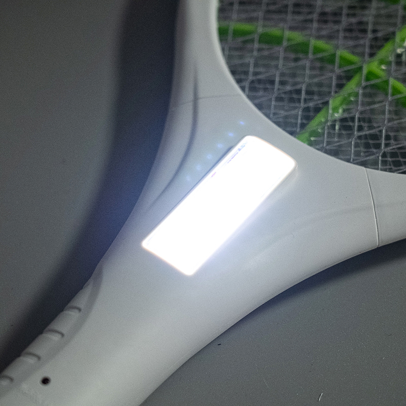 FF-783 3-farebná LED so zástrčkou olovenou batériou 400mAh elektrická plácačka na komáre FF-783 3-farebná LED so zástrčkou olovenou batériou 400mAh elektrická plácačka na komáre